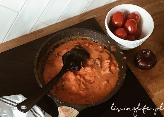 Genialnie prosty przepis na pyszny sos pomidorowy z malinówek i suszonych pomidorów
